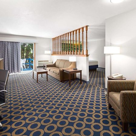 Days Inn By Wyndham Wauseon Exterior photo